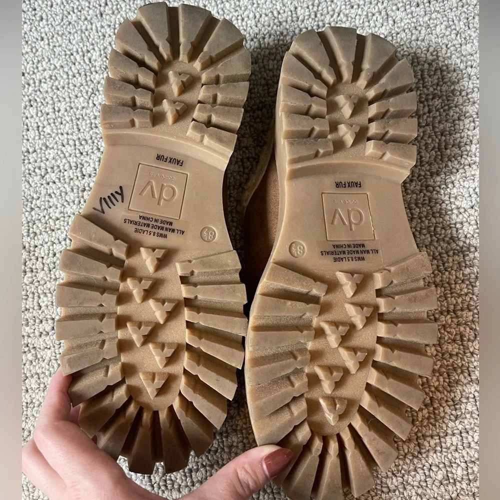 Dolce Vita Ladie Shearling Clogs Size 8.5 - Picture 2 of 4